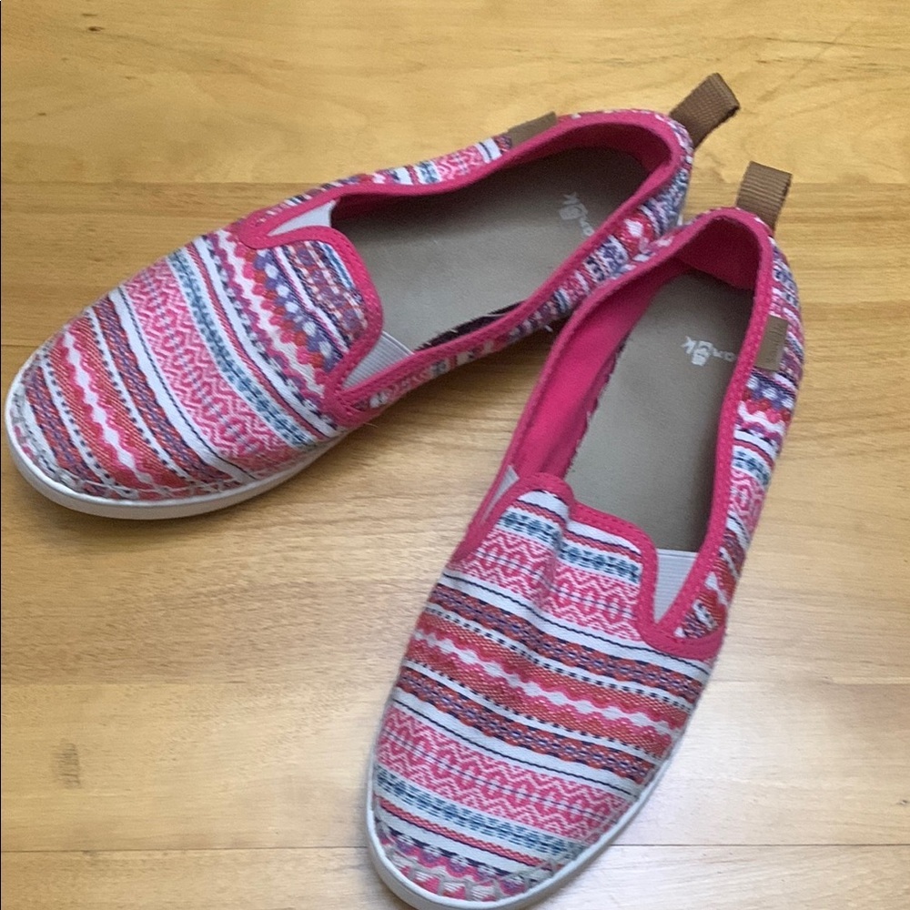 Sanuk Brook TX size 9 pink multi patterned fabric boho slip on shoe GUC